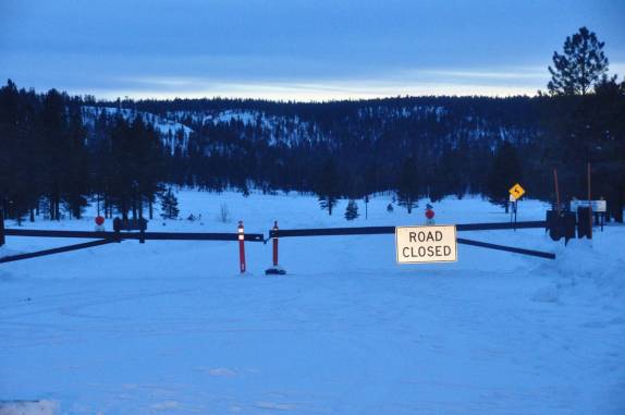 Parte da estrada está fechada pela neve no Bryce Canyon National Park, em Utah, nos Estados Unidos